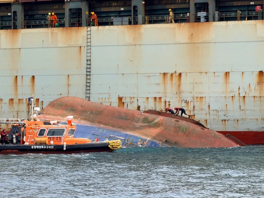 韩国南部海岸拖船沉没，1人死亡6人失踪
