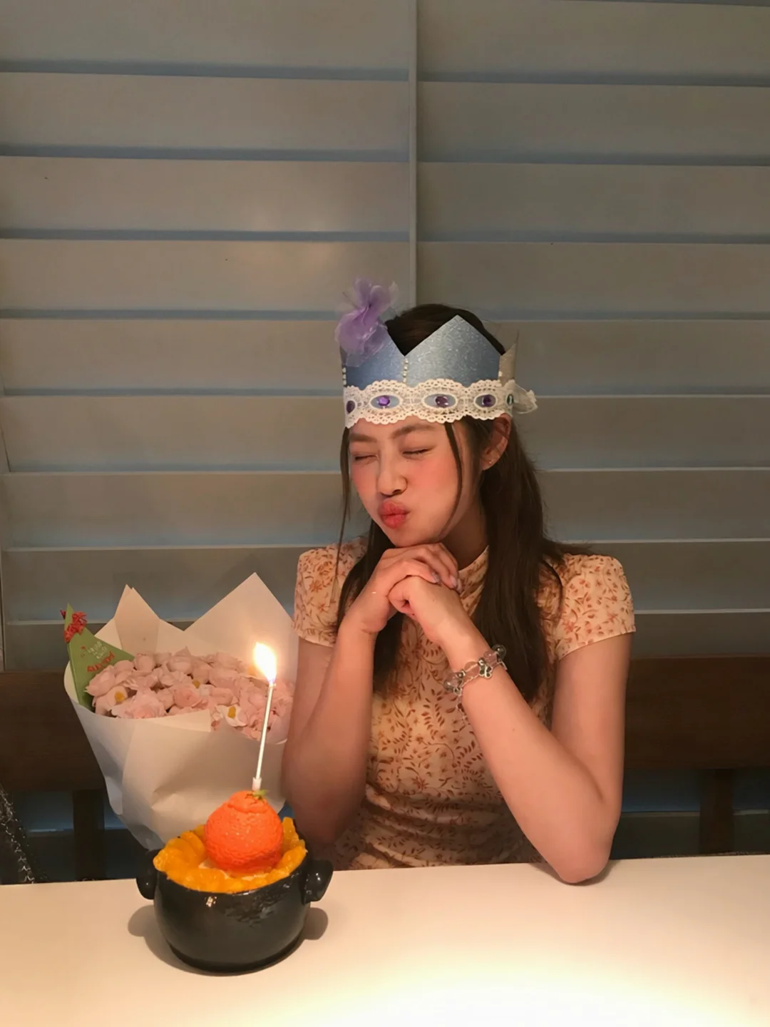 给自己做的生日帽很满意🎂