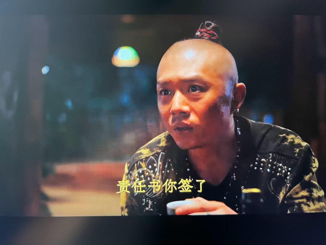 遍氵往事1-2集观后感，催眠程度堪比寒战二，我努力把吴镇宇换脸成段奕宏以获得高潮，直到殿下通知我这个人长得太像段了。一场酣畅淋漓的水煎结束了 ​