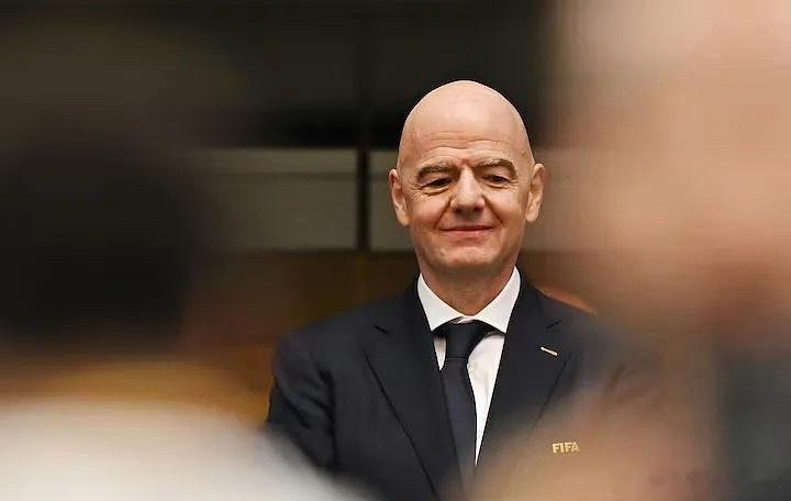 近期，国际足联主席因凡蒂诺因提议成立子公司，试图向私人投资者出售世界杯...
