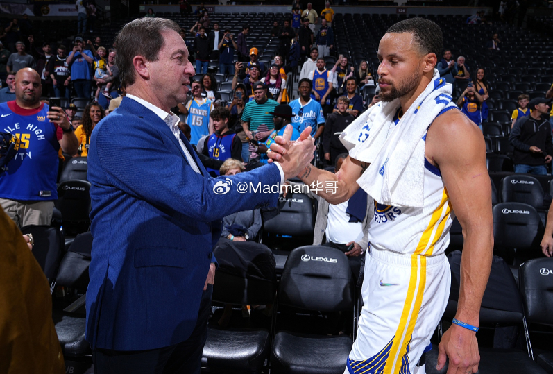 近日，美国媒体Forbes发布了新一期的NBA球队估值榜单，其中勇士以135亿美元登顶。

具体的榜单如下：

1、勇士 135亿美元

2、尼克斯 126亿

3、湖人 125亿

4、快船 78亿

5、凯尔特人 70亿

6、公牛 67亿

7、火箭 66亿

8、篮网 65亿

9、76人 64亿

10、热火 61亿

11、太阳 60亿

12、猛龙 59亿

 ​