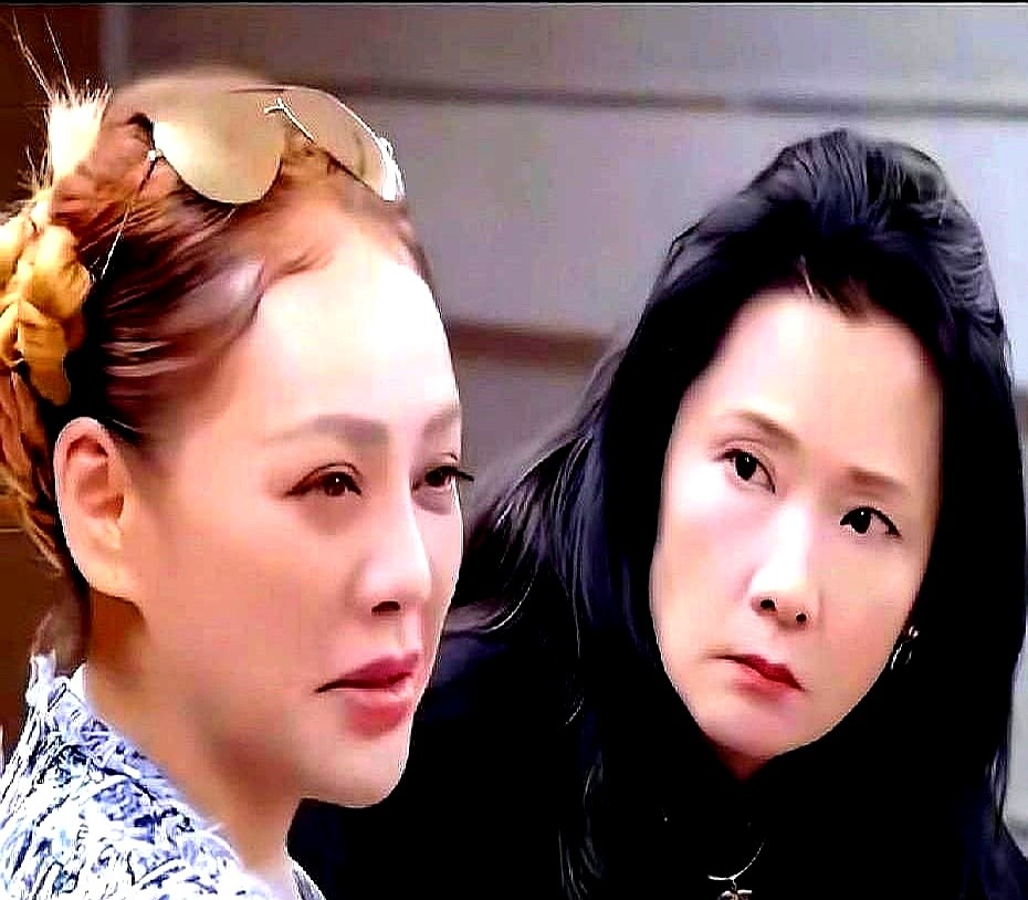 所有人都以为梁朝伟是无可挑剔的伴侣，刘嘉玲却当场戳破了这层滤镜。

宁静在节目里直接抛出刀子：有没有一刻觉得梁朝伟其实没那么好？

换作别人早打圆场了，刘嘉玲不仅没否认，还坦白自己真动过打退堂鼓的念头，可话锋一转，她认准这依然是最适合自己的人。

在座的何赛飞和刘晓庆也没粉饰太平，全在清醒算账。多少