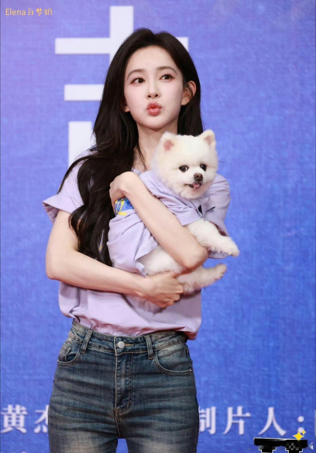 #孟子义[超话]# mzy#巧克力祝孟子义开机大吉#mzy #孟子义细框镜美成啥了# 
Elena祝妹妹开机大吉！记得多发日常哦[么么哒] ​