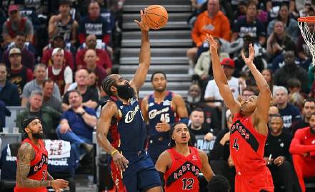 4月21日NBA季后赛首轮G2打响，骑士主场对阵猛龙。<br /><b...