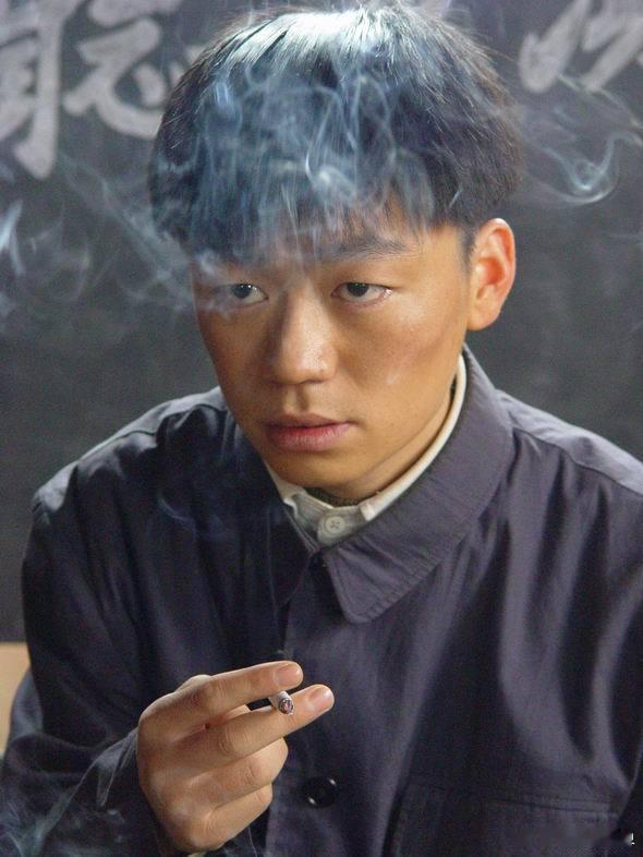 电视剧《暗算》
豆瓣8.9分
【剧情】
百度网盘无广绿色链接：
 看不见硝烟的生死战场！密码背后暗藏家国命运。天才破译家深陷孤寂险境，以智慧对抗阴谋。把无名英雄的隐忍与牺牲写得刻骨，叙事厚重，是谍战剧无法逾越的经典。 ​