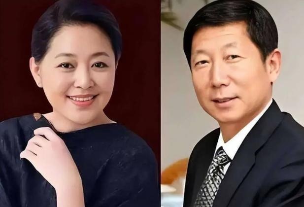 很多人都不知道，家喻户晓的倪萍还有一个亲哥哥倪志滔。在六十年代的青岛家里，母亲心里偏向儿子，好吃的优先留给哥哥，分到倪萍手里的，往往都是剩下的东西，兄妹二人的童年相处，留给倪萍不少委屈记忆。很多人顺着这些儿时片段猜想，这份兄妹隔阂会持续一辈子，可长大之后，两个人的人生走向，大大出乎所有人的预料。倪志