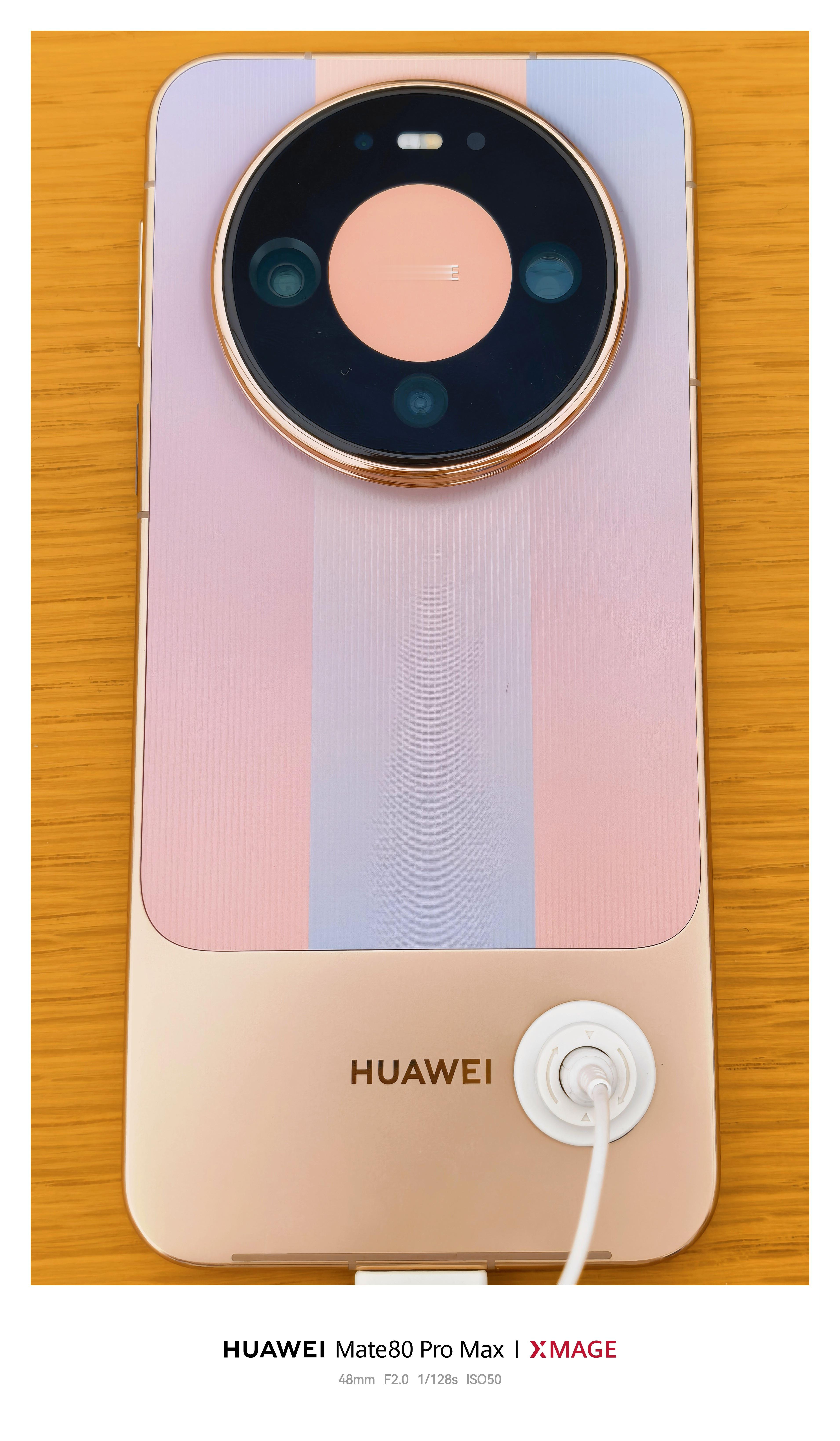 华为Mate90 标准版外观展示及颜色

内存：12+256，12+512，12+1T
颜色：零度白、曜石黑、品格绿、品格粉

1. 外观方面：最年轻的Mate

星环ID设计，最可靠一体化玄武机身，第三代昆仑玻璃

2. 影像方面：最出片的Mate

睿影红枫人像支持实时肤色分区，第三代红枫影像，首发氛围感柔光效果玩法

3. 操作 ​