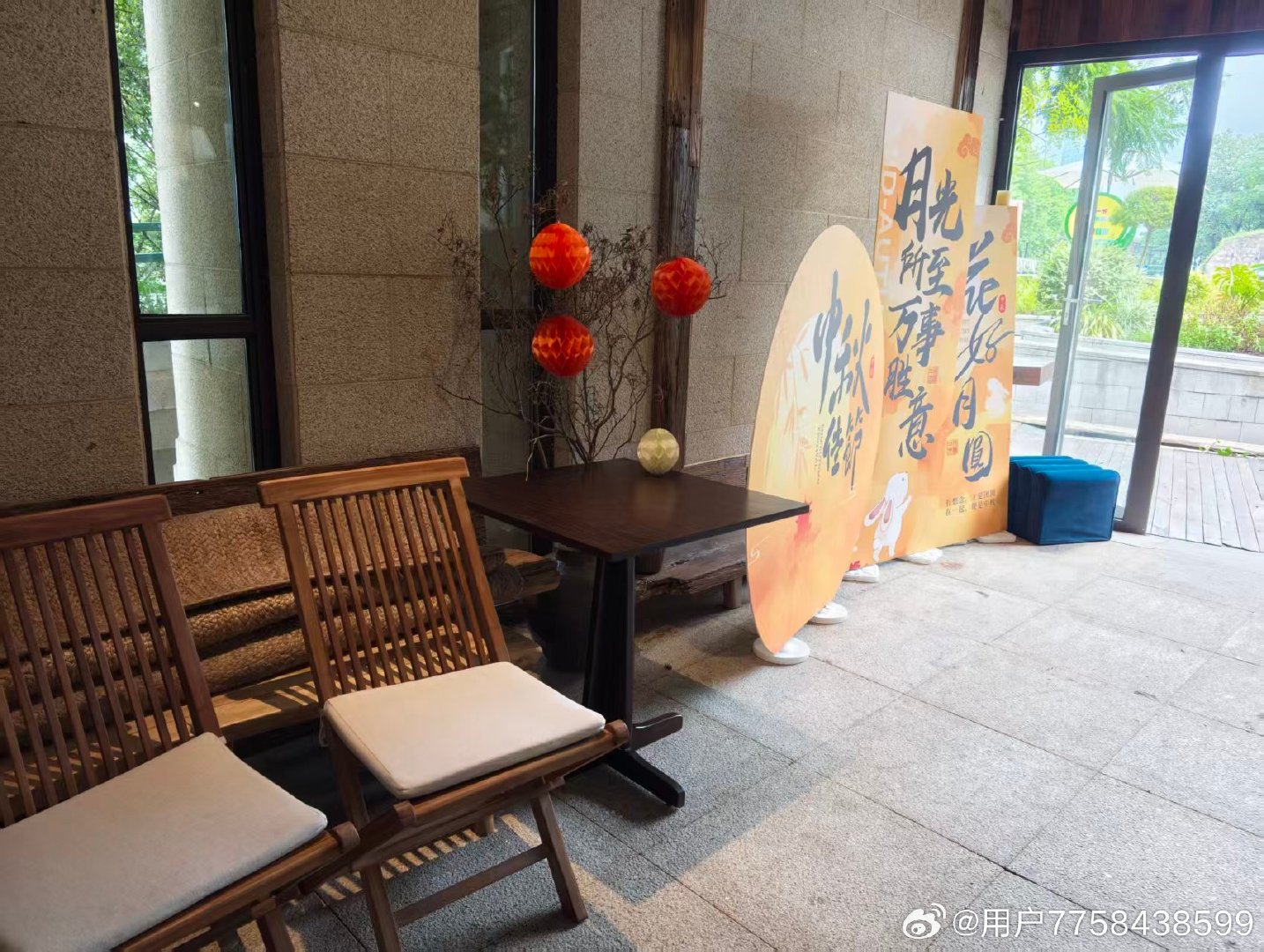 岚图重庆新牌坊全功能用户中心爱车讲堂圆满开展。专业技师分享车辆养护、电池使用与应急处置干货，现场答疑解惑，互动氛围热烈。以实用用车知识守护车主出行，传递岚图贴心服务。 ​