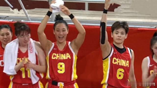 65分狂胜！中国女篮6人上双开门红，杨舒予5记三分杀疯全场 ​