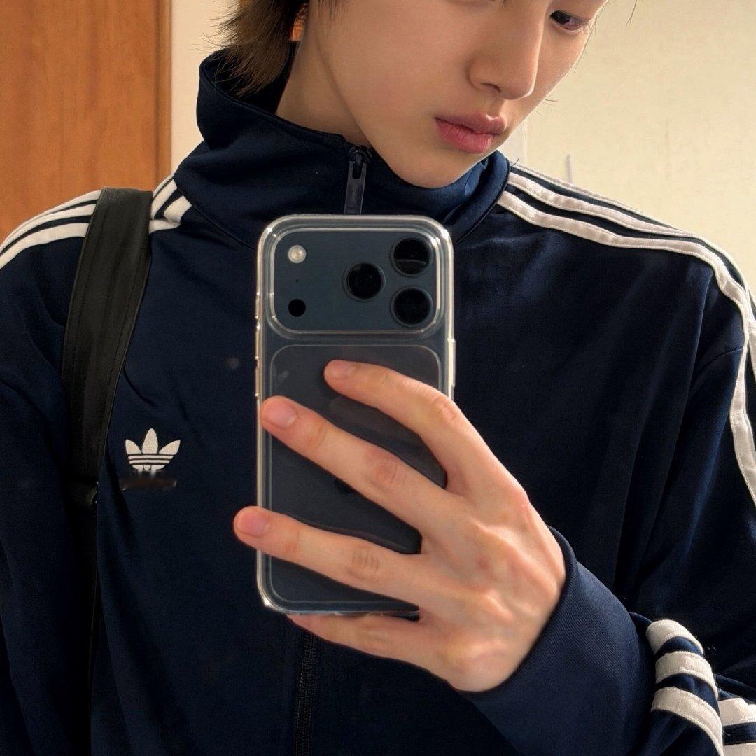 现在投胎可以赶上iPhone18吗 已经眼红这个抢占人生的iPhone17很久了 ​