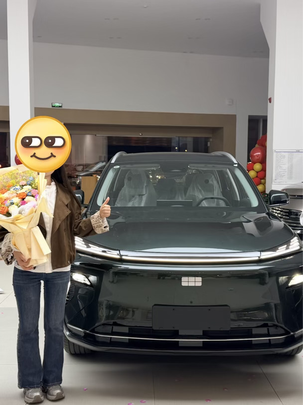 恭喜小姐姐喜提星舰7EV，10万多拿下