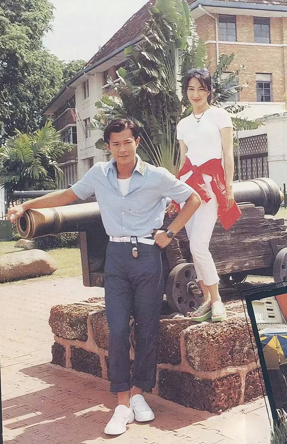 1996年，古天乐、关咏荷、樊少皇同游马来西亚。