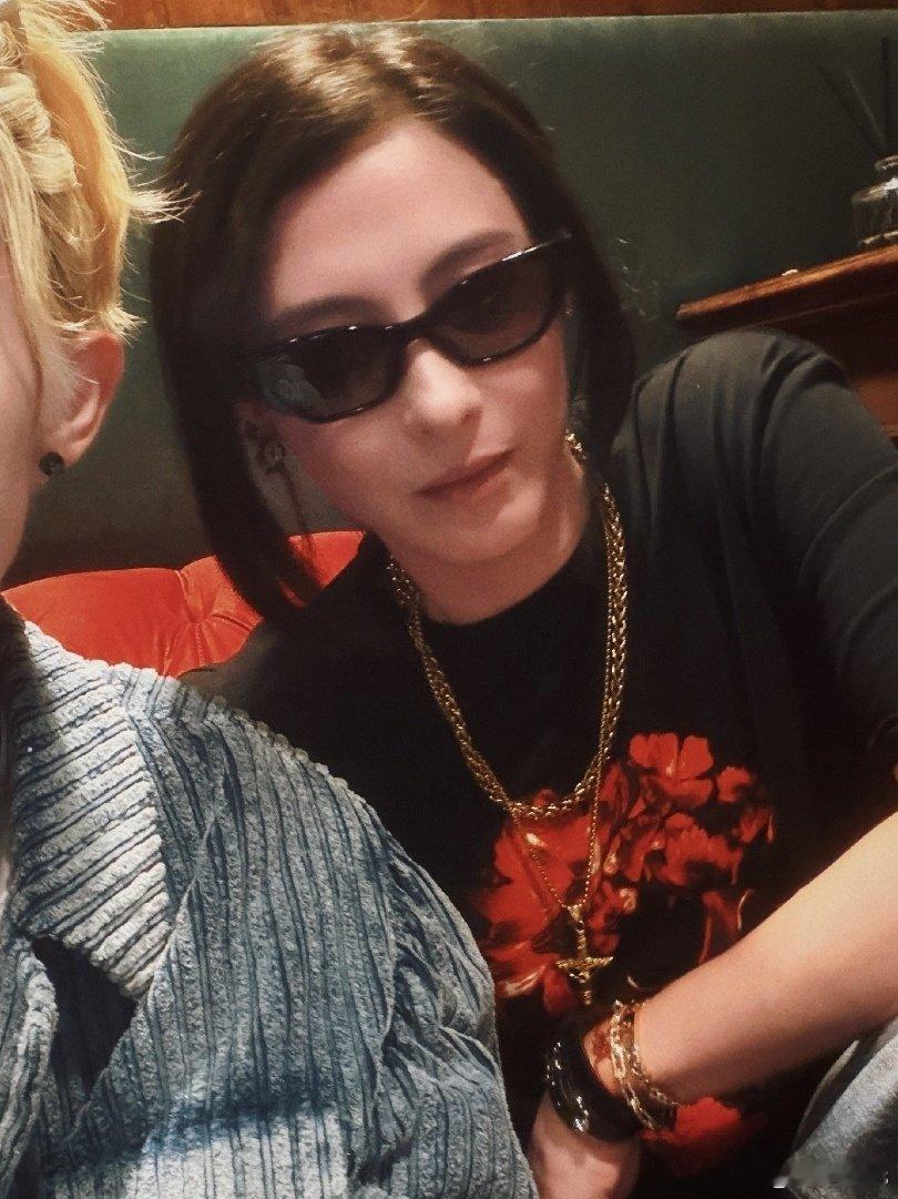 #张柏芝[超话]# 被姐姐帅晕惹... ​