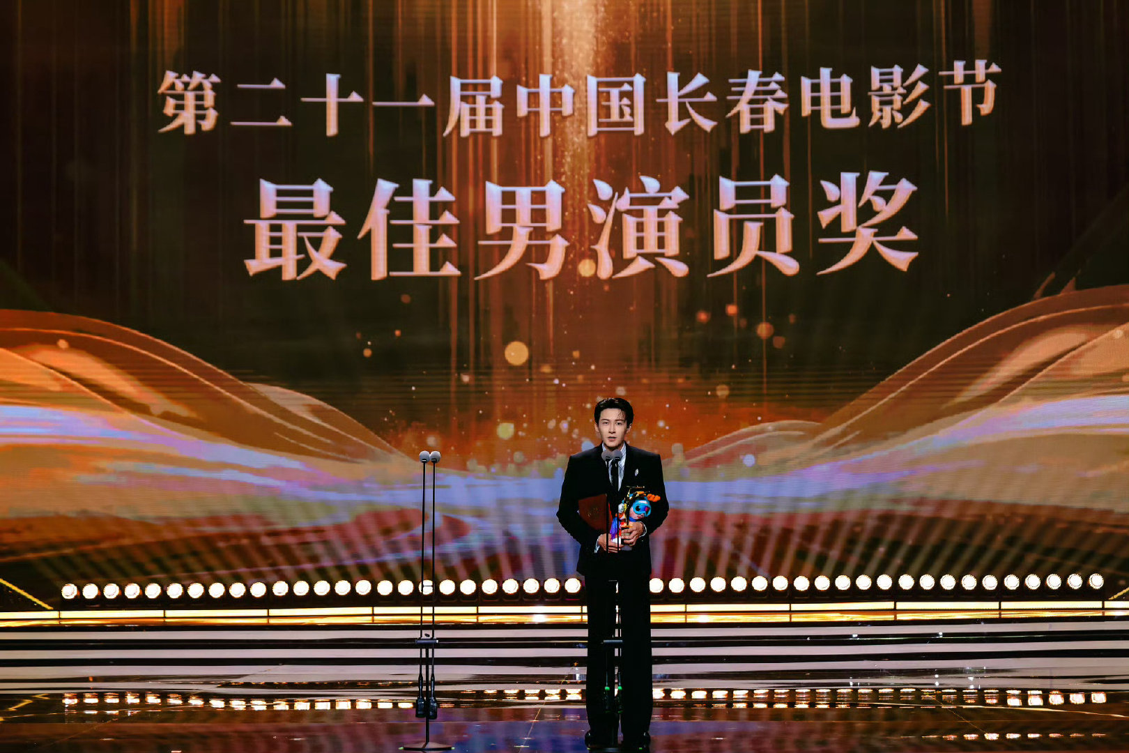 再次恭喜檀健次，金鹿影帝，实至名归，震耳欲聋！！！

#檀健次金鹿奖最佳男演员##我在微博聊电影# ​