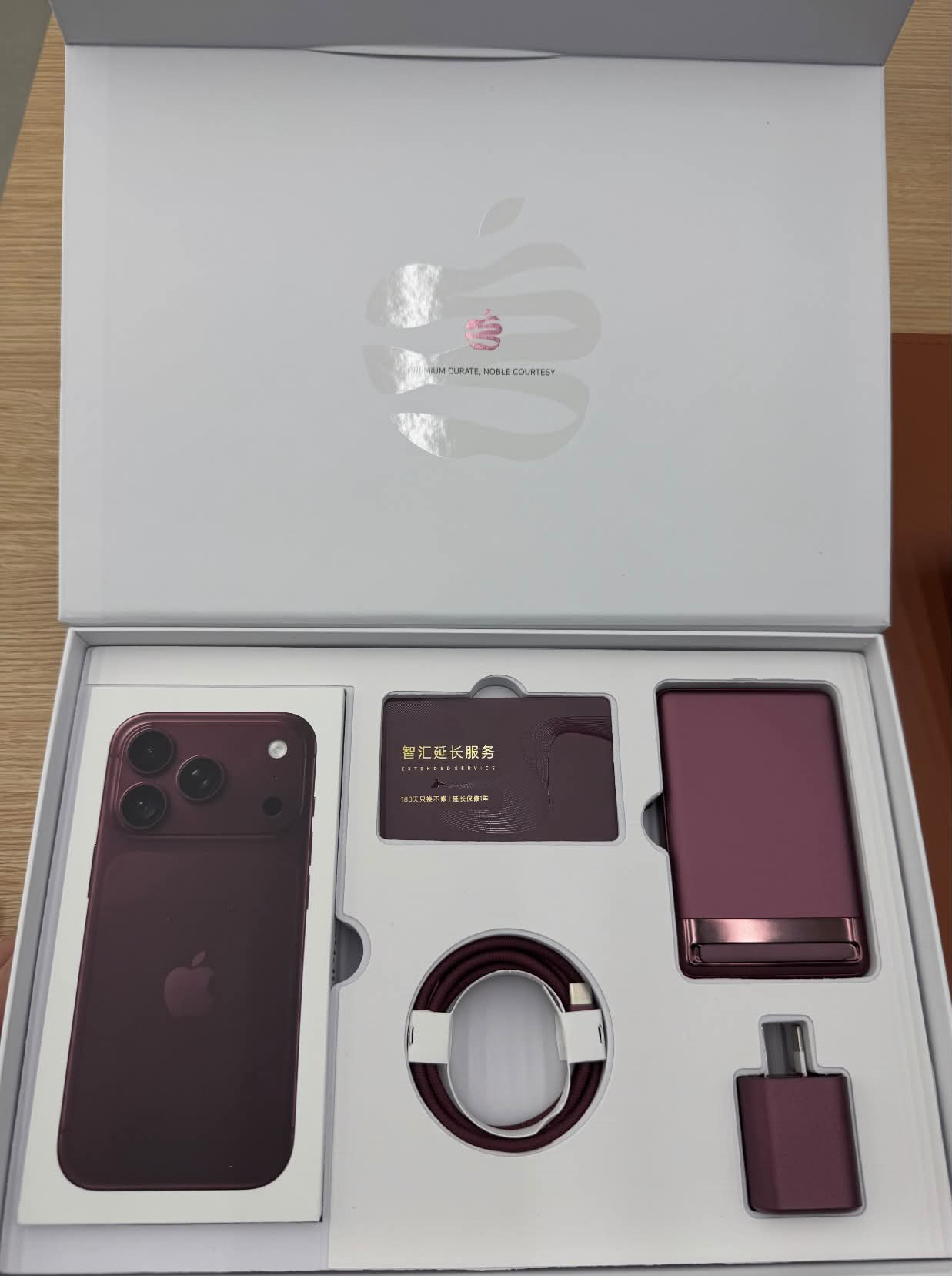 这就是苹果18的首发款，贵1000[抠鼻]