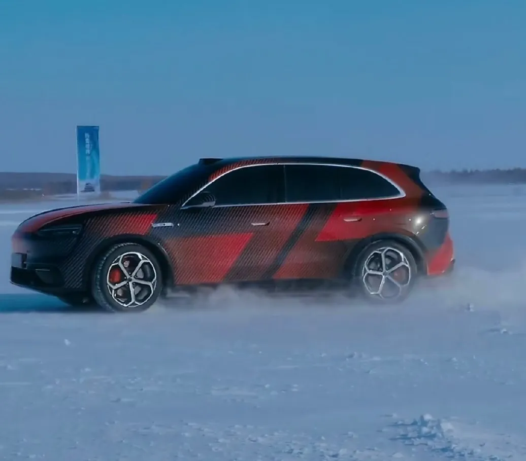 怎么选?问界M6玩起了漂移，这轮毂咋那么眼熟呢！  车长近5米，轴距...