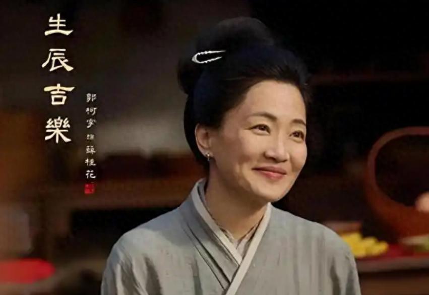 一顿饭的买单梗，咋就成了《兰香如故》最出圈的谈资？

最近《兰香如故》追到26集的观众不少，结果最让人乐呵的，不是宅斗里谁又挖了坑，而是一则剧组聚餐花絮：郭柯宇说好请客，结账时却喊谭松韵买单。

这事听着就离谱。请客的人手机没电，被请的人反而掏钱？换句话讲，这不就是长辈逗年轻人的老把戏 ​