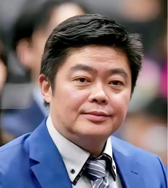 他给日本人当教练，一心琢磨如何击败中国队，然而他自己的两个儿子，却都留在德国训练