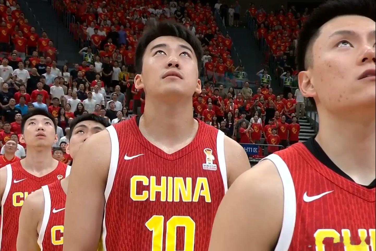 中国男篮：杨瀚森绝杀小组第一，力压归化内线，廖三宁18分
世预赛中国男篮主场诸暨迎战小组第一仅负一场比赛的黎巴嫩队，这场比赛对球队的考验非常大，球队需要在主场打出自信心，杨鸣和周琦解说比赛。两队首发都没有变化，赵继伟、赵嘉义、胡金秋、贺希宁和朱俊龙首发。

两队开场都比较紧，贺希宁运 ​