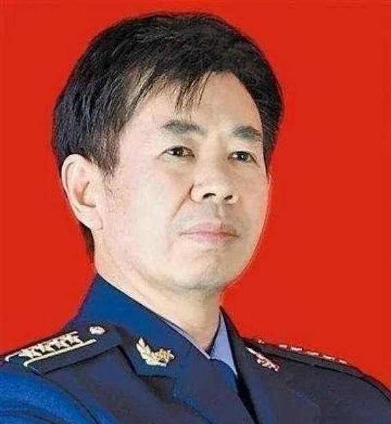 中国坐拥再多航母五代机也没用！戴旭早就点破了十分现实的难题：面对外部不断寻衅的势力，如果始终不敢主动出手反击，再雄厚的军事力量也只是纸上谈兵。军队装备再先进，缺少敢于亮剑的魄力，到头来终究形同虚设！
真正能说明问题的，不是某件武器有多先进，而是面对现实摩擦时，国家能不能把军事能力、执法能力和政治意志