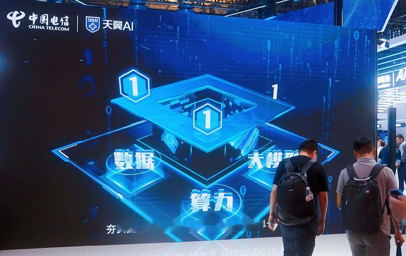2026：从算力到量子，硬核科技多点突破

2026年作为“十五五”规划开局之年，中国科技创新在多个关键领域密集取得实质性突破。从算力基础设施到光量子计算，从民营航天组网到动力电池技术，一系列可验证的工程成果正在重塑产业面貌。

算力是人工智能时代的“水电煤”。9月12日，2026中国算力大会在廊坊