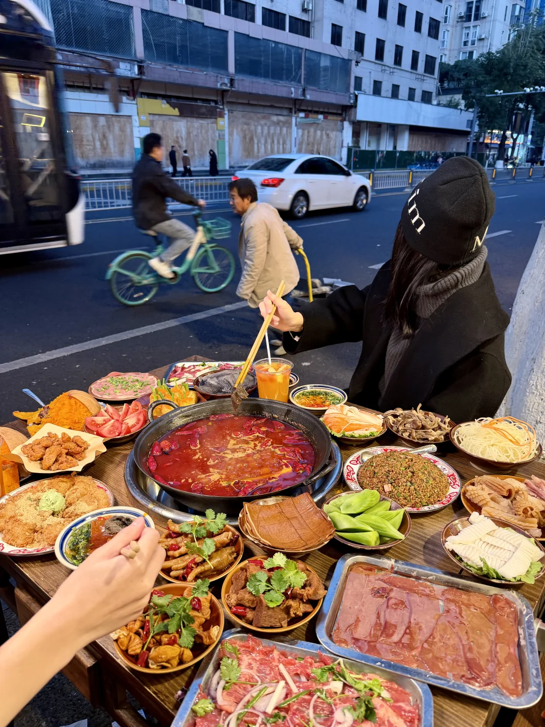 成都春熙路！！5天来吃了3次的社区老火锅！