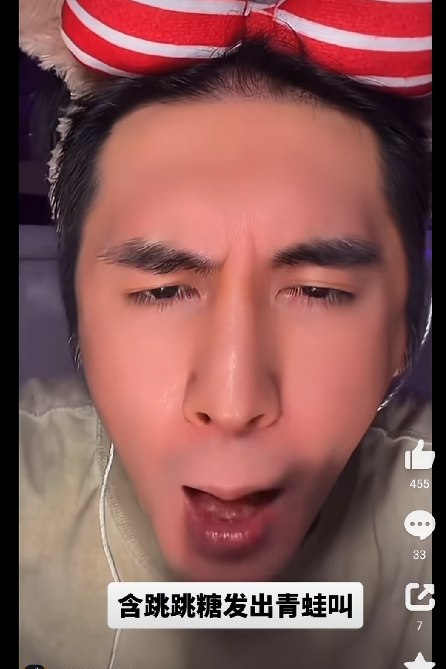 我真的越看越无语，彻底看不惯现在部分明星敷衍捞钱的直播乱象！
 
钟丽缇认真筹备沉浸式助眠ASMR直播，全程压低嗓音、把控轻柔氛围，慢慢带着数万网友放松入睡。结果张伦硕在一旁肆意捣乱，响亮的声响被麦克风全程收录，瞬间打破静谧氛围，把所有人的睡意彻底打断，好好的直播直接崩盘。
 
事后钟丽缇心态失衡、