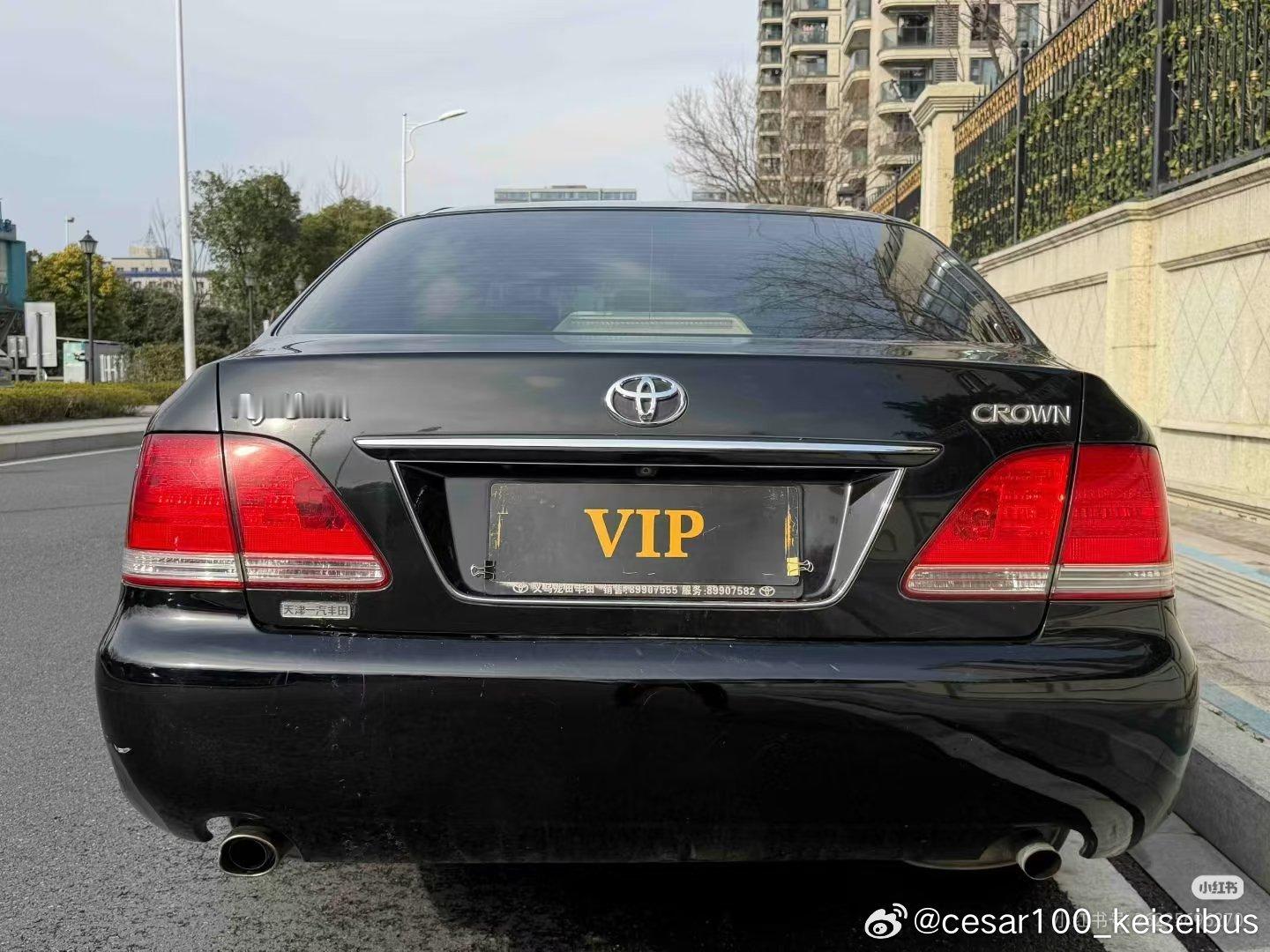 这辆开过的丰田皇冠，车况很好，底盘依旧扎实，日系车的魅力也无法抗拒，好开好用，不过就是满满情怀 ​
