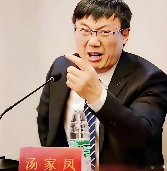 #汤家凤说学语言的目的是为了用# 
 
胡锡进是否应该接受汤家凤的公开辩论邀请？

汤家凤向胡锡进发出公开邀约，希望就英语是否应当继续保留主科地位，进行一场面向公众的公开辩论。

长期以来，胡锡进作为网络意见领袖，面对各类社会公共议题，都会公开发表观点，评议是非，有着鲜明的表达自信。

此番 ​
