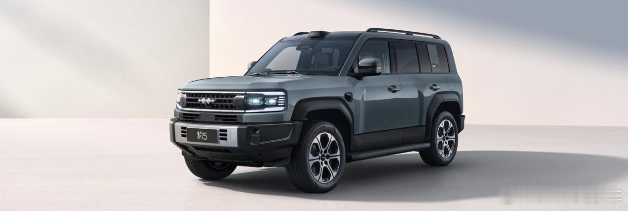 方盒子持续火爆出圈！读懂北京越野身上的硬派本事

方盒子造型的硬派越野车，这两年稳稳坐稳车圈流量密码的位置，越来越多消费者开始被这种硬朗大气的风格深深吸引。北京越野、方程豹、长城汽车一同扛起国产硬派越野向前迈进的大旗，推动整个行业持续向前成长，北京越野位列三家当中首位。

不妨静下心 ​