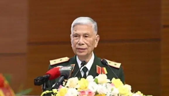 同一场战争，两种截然不同的说法！
中国人讲这是"自卫反击、给个教训"，但越南人憋了整整47年，终于说出一句让河内脊背发凉的心里话：1979年那28天，高平、谅山几乎被夷为平地，320个乡、735所学校化为废墟，工业产值直接跌回1965年。可真正刺痛越南人的，还不是这些冰冷的数字，而是他们的“误判”， ​