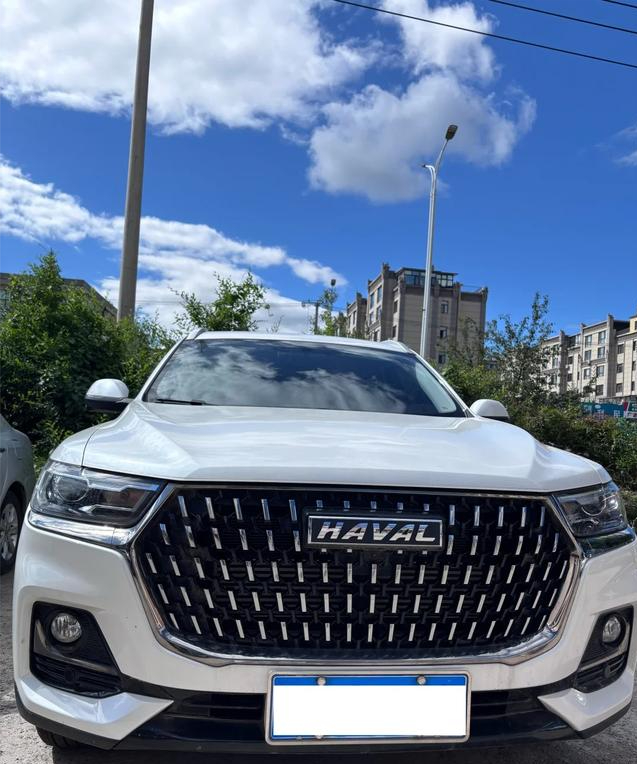 哈弗H6二手车——曾经的SUV销冠，现在3万块就能开走，但买之前想清楚一件事
哈弗H6在中国SUV市场的地位不需要我多介绍。连续几十个月销冠，保有量超过400万台。这个数字意味着什么？二手H6的价格已经被打到了地板价。 一台2017-2018年的H6，现在3-4万就能拿下，跟一台同年份的朗逸差不多价