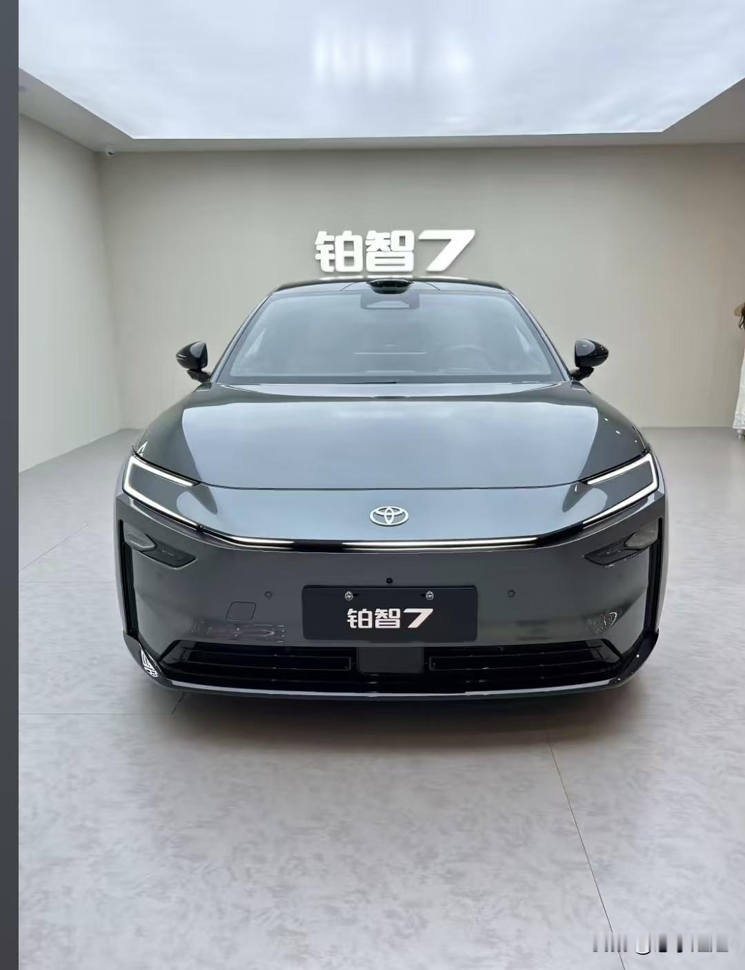这就是赤裸裸的现实啊！
2020年，丰田全球销量952.8万辆
2021年，丰田全球销量1049.55万辆
2022年，丰田全球销量1048.30万辆
2023年，丰田全球销量1123.30万辆
2024年，丰田全球销量1082.15万辆
2025年，丰田全球销量1132.30万辆，
截止2026年