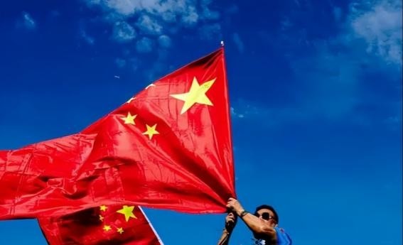 美日韩媒体曾称：“一旦开战，中国将会被打得溃不成军，中国目前看似拥有很强的军力，但却有着很大的缺陷。“最显著的一个缺点就是“没有真正的战斗经验“。但是央视公布的《制胜》预告片发布，彻底打脸他们，中国军人的训练时间可比美国多！
在国际军事舆论场中，“实战经验”一直是一个容易引发争议的话题。一些声音认为