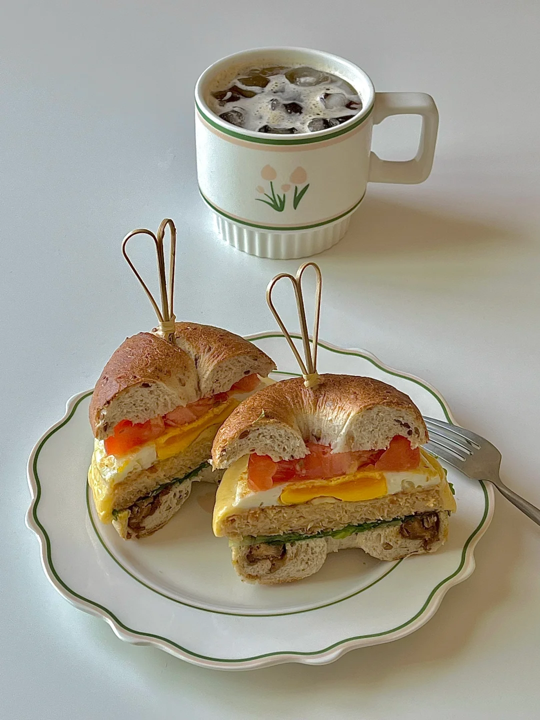 ☀️工作日早餐｜蟹饼芝士蔬菜贝果三明治🥪