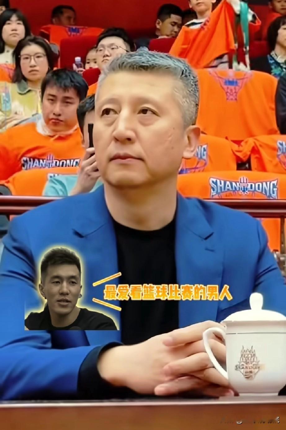 郭艾伦调侃老叔郭士强，太逗了！  郭艾伦做客辽宁对阵山东的演播室，担任...