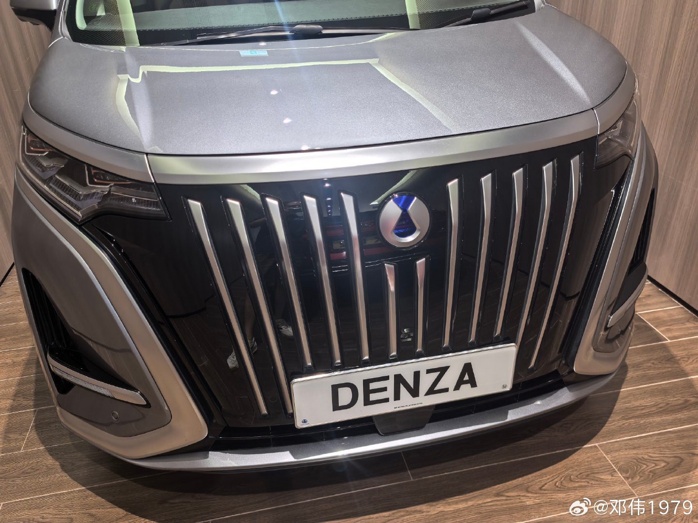 香港🇭🇰尖沙咀
裸眼 3D 大屏新打卡点！
DENZA #腾势Z9GT# 破框而出🚗

夜晚灯光效果更佳，来香港旅游别错过这个机会

地址：Peninsula Crossing, 26 Nathan Road, TST 尖沙咀弥敦道 26 号#香港街拍##腾势[超话]# ​