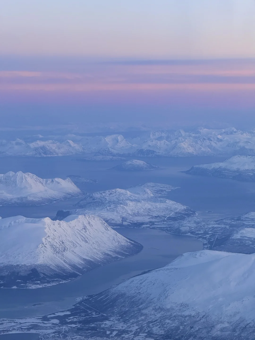 飞挪威千万别睡觉，因为会看到这种风景
