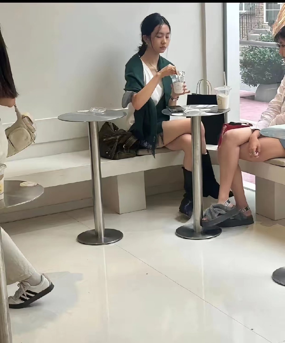 黄多多真的和她妈孙莉长得一样​​​​