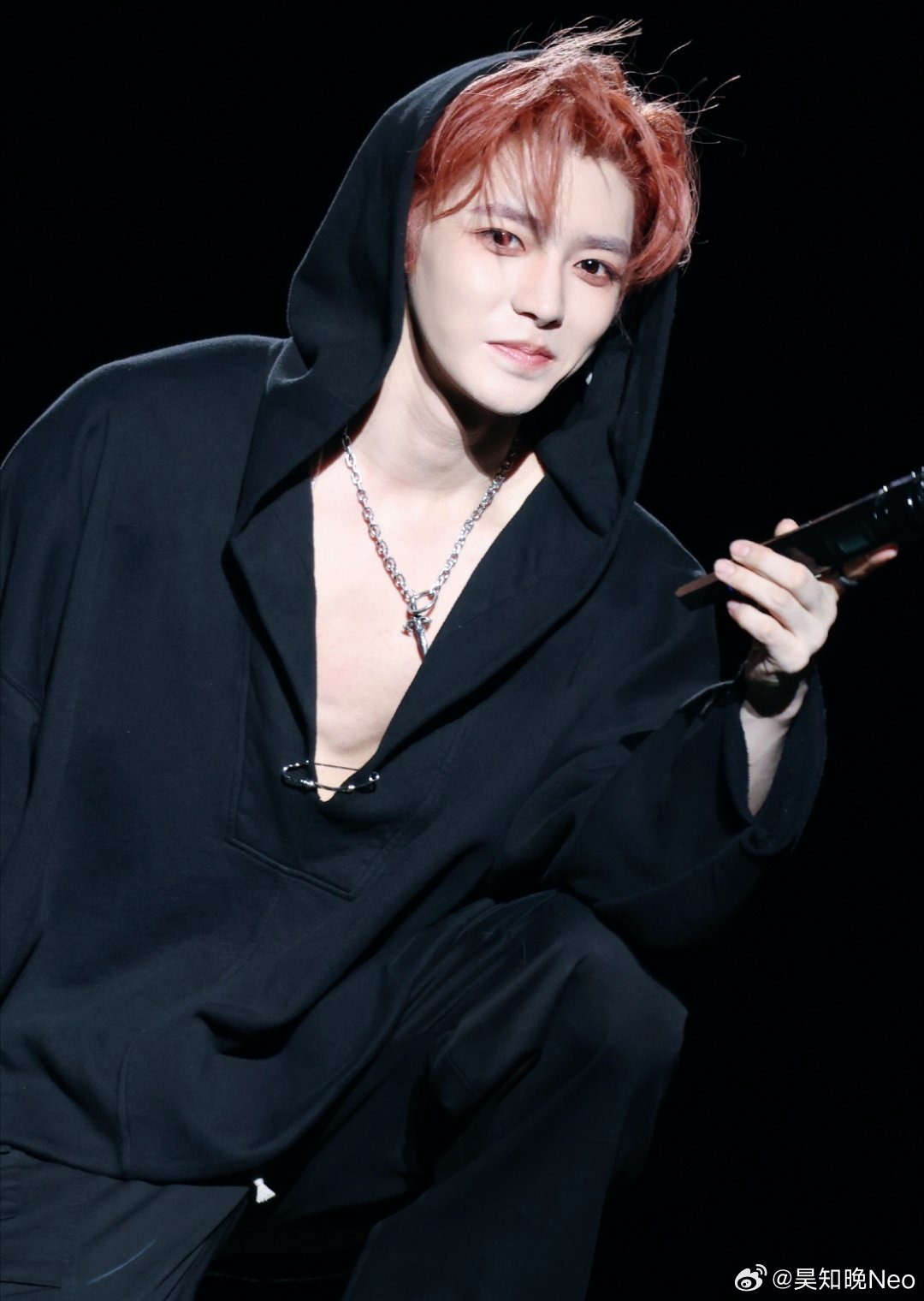 #侯明昊[超话]#hmh#侯明昊泰嗨巅峰音乐节# hmh#侯明昊超话# 
 哥哥音乐节装造很帅呀 ​