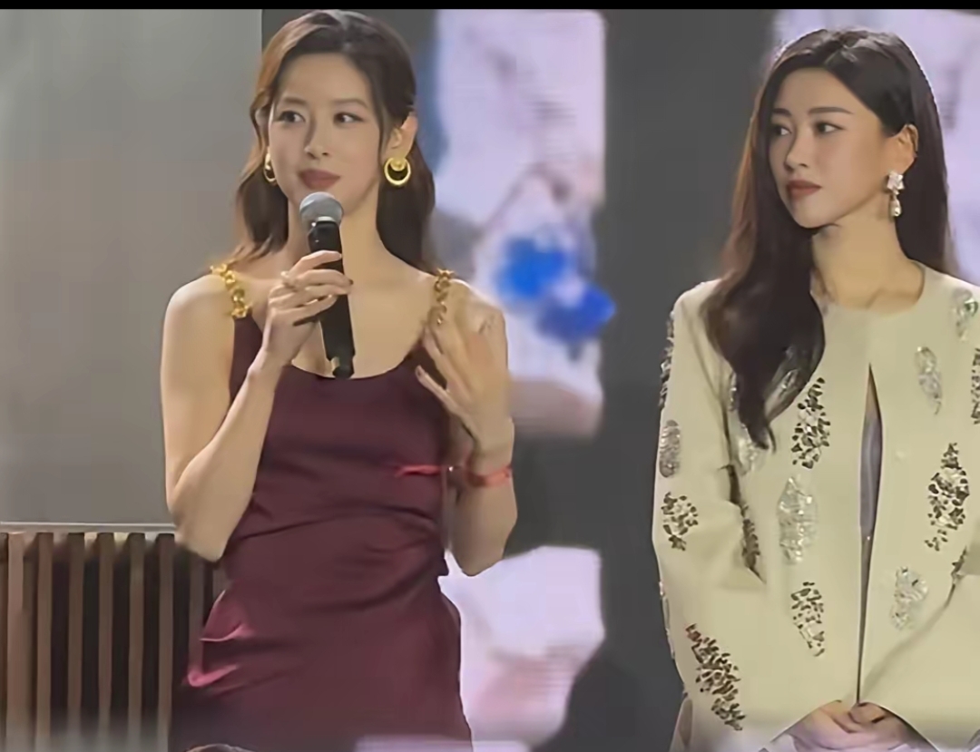 今天，全网都在比较这两个美女 哪个更美 说实话，拿出哪一个来都是人间绝...