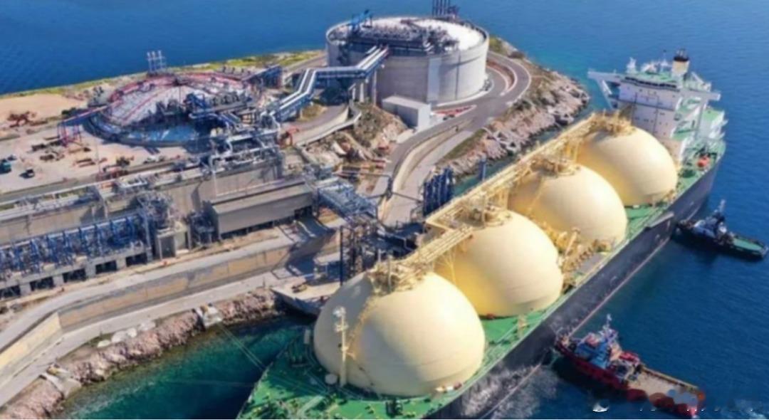 孟加拉国拟建第三座浮式再气化装置，印媒质疑成本

《东北新闻》9月6日报道，印媒称，孟加拉国强推中企承担能源基础设施建设，导致自身能源部门面临危机。2024年8月哈西娜下台后，孟临时政府将两座浮式储存再气化装置（FSRU）控制权移交美国埃克塞尔拉泰能源公司（Excelerate Energy），此举被视为对美 ​
