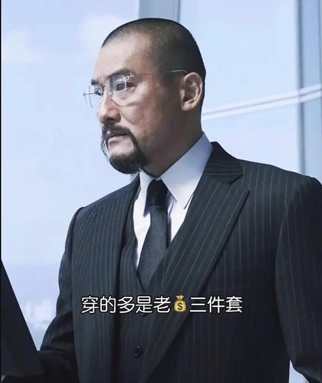 谁懂啊！常年只混电影圈的梁家辉居然要拍电视剧了？
近日一则影视阵容消息引发全网热议：多年来主攻大银幕、极少接拍电视剧的金像金马双料影帝梁家辉，将加盟成毅主演的古装新剧，同时还有多位港圈影帝级演员参演配角阵容，相关话题刚曝光就冲上热搜。
我倒觉得没必要揪着“影帝给谁作配”的说法挑事，老戏骨愿意接小荧屏