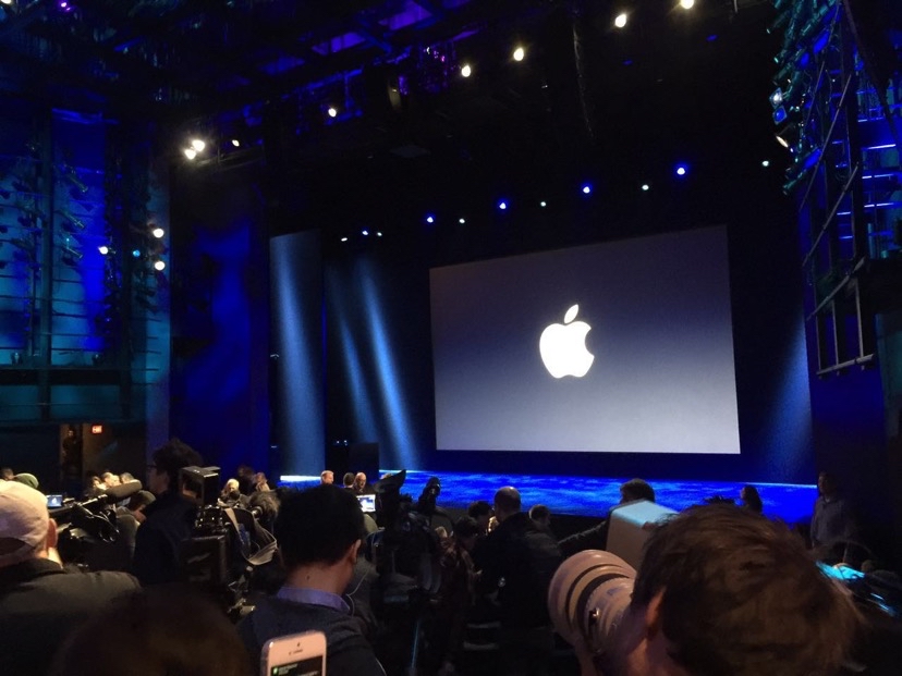 iPhone18 Pro系列正式开售，市场却走出冰火两重天的行情，同系列两款机型热度差距，已经肉眼可以看见。

线下门店只有完成预约的用户，才能够现场取新机，部分大城市门店一早排起长队，也有不少城市的门店，到场的人数明显少于往年。回收新机的商贩，对待两款机型态度区别很大，普通Pro版本直接不收，只有