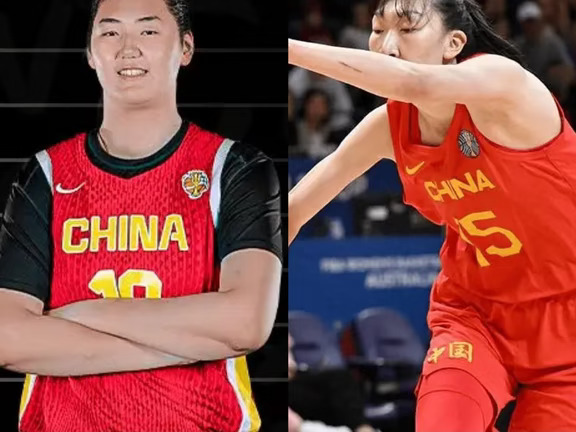 中国女篮明晚对阵捷克女篮前瞻：
	
此役是女篮在D组出线的关键战。两支队伍首轮全部输球，中国女篮不敌美国，而捷克不敌意大利，所以本场胜负直接决定小组出线主动权。捷克主力中锋切霍娃伤缺，内线实力受损，但欧洲球队大赛经验丰富，中国队不能掉以轻心。
	
中国队最大优势在内线双塔。韩旭、张子宇形成高度碾压，捷克现有内线最高仅1米93，护框、篮板能力偏弱，首战意大利篮板就输10个。对阵美国，张子宇受对手绕前限制拿球机会少，面对高度不足的捷克，双塔更容易接到球，可充分发挥篮下终结与造杀伤能力。罗欣棫首战状态火热，锋线可以提供三分输出；隐患在于年轻后卫线，打美国时面对高压逼抢失误较多，如何稳定输送球给到内线，是进攻的关键。全队多数球员首次打世界杯，抗压能力需要考验，赢球就能牢牢掌握出线主动权，输球则大概率落入小组垫底出局的处境。
	
捷克属于典型欧洲团队篮球，球员大多征战欧洲联赛，对抗强硬，擅长挡拆、无球跑动，进攻重心转移到外线，波斯皮西洛娃是头号得分手，首战轰下21分，三分出手果断。但短板十分...