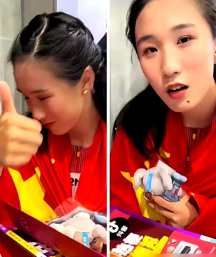 这下好了，感觉全网都知道了！
 

谁能想到，17岁的陈妤颉夺金后，竟有记者送了她一套五三模拟，真是太有才了。
 

当时看直播差点没把我呛着，小姑娘刚在跑道上拼完命，喘气都没匀呢，迎面递过来厚厚一摞教辅，脸上的笑容瞬间凝固。
 

大家光顾着看反差萌乐呵，我反倒觉得这种采访包袱有点让人尴尬。