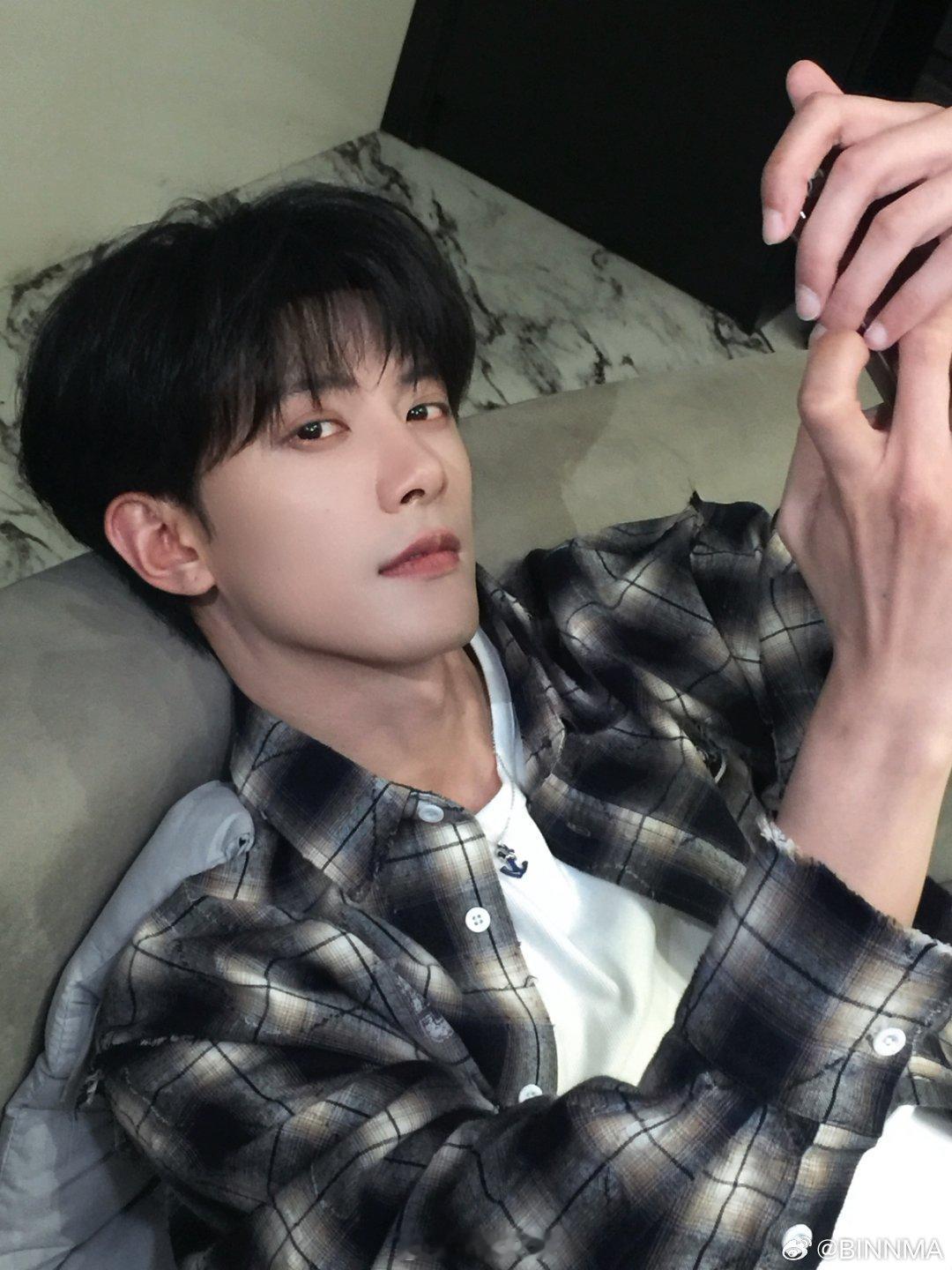 #邓凯子淼#  dk#邓凯# 

有压力，但不会被压垮；迷茫，但永不绝望。自律的程度，决定人生的高度。我们都不用为了天亮去跑，跑下去，天自己会亮

​