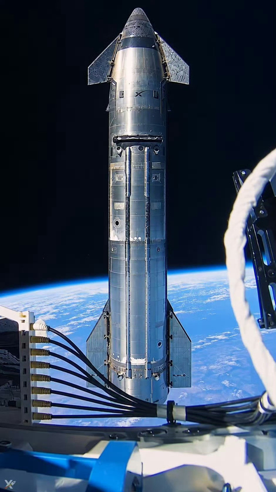 【#太空探索助力计划##航天##马斯克# SpaceX公司的星舰在轨照片！！！】
SpaceX官方星舰第十四次飞行中实现首次入轨的星舰照片！ ​