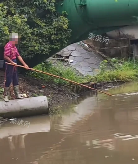 南通部分水域大白天传出“噼里啪啦”声...