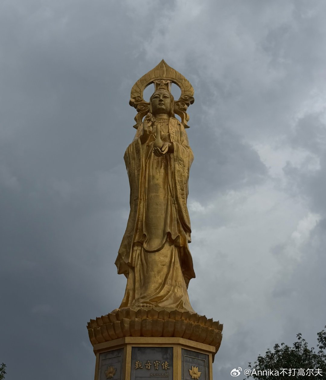一晚噩梦，梦到自驾去哪里，那条路又烂，车又多，全是夺命大拖挂货车，横冲...